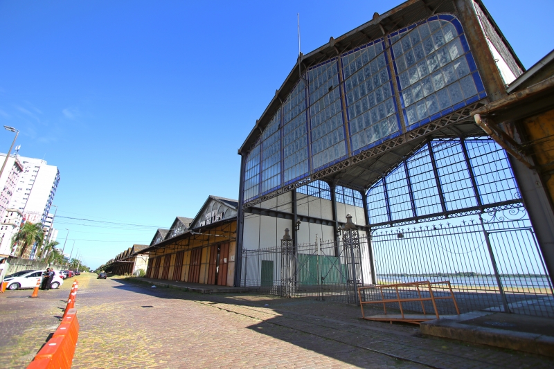 {'nm_midia_inter_thumb1':'https://www.jornaldocomercio.com/_midias/jpg/2021/04/23/206x137/1_lp_230421___cais__5_-9300726.jpg', 'id_midia_tipo':'2', 'id_tetag_galer':'', 'id_midia':'6082e251356ec', 'cd_midia':9300726, 'ds_midia_link': 'https://www.jornaldocomercio.com/_midias/jpg/2021/04/23/lp_230421___cais__5_-9300726.jpg', 'ds_midia': 'Fotos do Cais Mauá ', 'ds_midia_credi': 'LUIZA PRADO/JC', 'ds_midia_titlo': 'Fotos do Cais Mauá ', 'cd_tetag': '1', 'cd_midia_w': '800', 'cd_midia_h': '533', 'align': 'Left'}