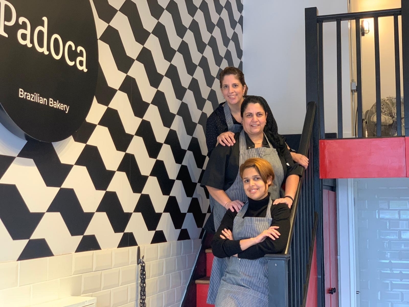 As empreendedoras Claudia (em cima), Carolina (meio) e Sabrina (frente), da Padoca Bakery UK Foto: Janaina King/Divulga&ccedil;&atilde;o/JC