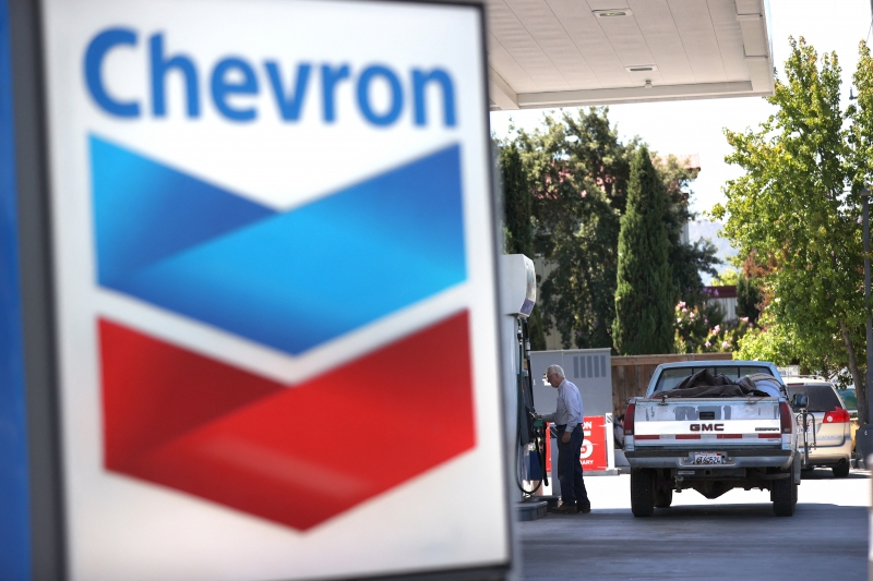 Chevron continua operações apesar das sanções que impedem empresas norte-americanas de manterem ativos no país latino-americano