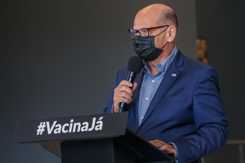 Dimas Covas afirma que comunicou Ministério da Saúde sobre possível atraso