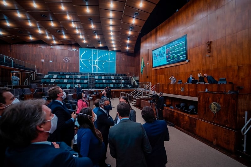 Debates em plenário abordaram a decisão do governador Eduardo Leite de negociar a Corsan