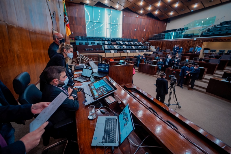 Partidos de oposição afirmam que dois votos foram contados erradamente na votação