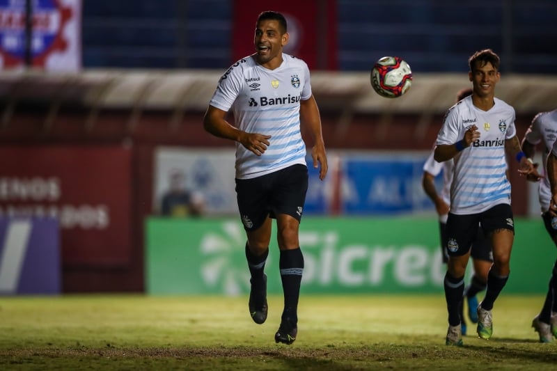 Diego Souza marcou os dois gols que garantiram a vitória no jogo de ida das semifinais do Estadual