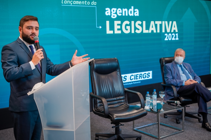 Gabriel Souza, presidente do Parlamento, e Gilberto Petry, da Fiergs