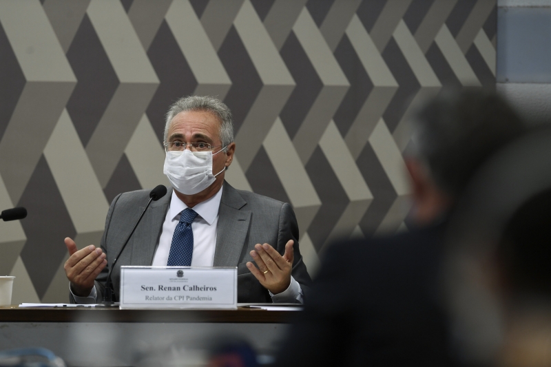 Renan Calheiros apresentou versão final dos trabalhos de apuração