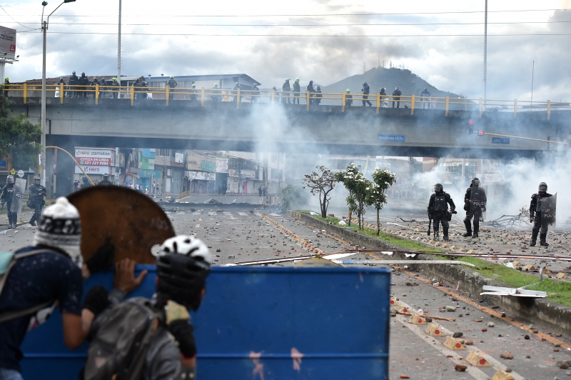 Cali se tornou o epicentro de um embate entre policiais, militares e manifestantes