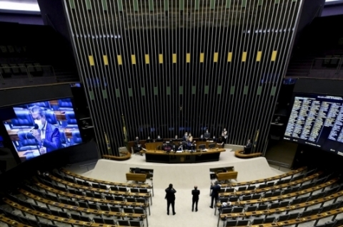 Câmara aprova texto-base que revoga Lei de Segurança Nacional