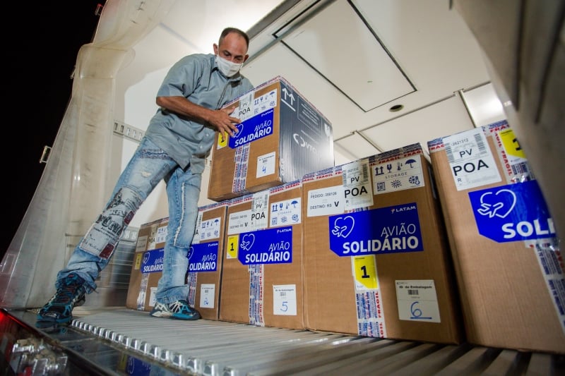 A Pfizer está sendo aplicada apenas em capitais devido às exigências de conservação