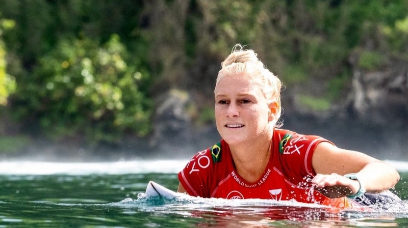 Surfista brasileira nasceu em Porto Alegre e se mudou com apenas dois meses de idade para o Havaí
