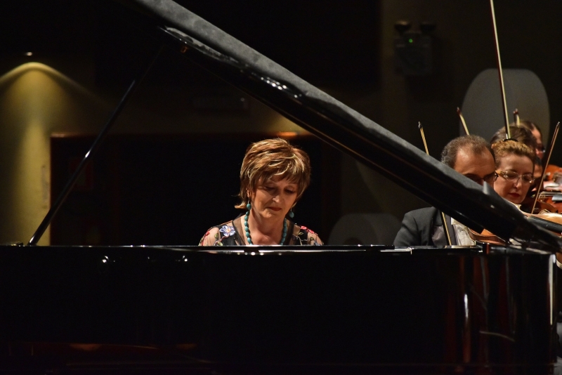 Olinda Allessandrini é uma das pianistas confirmadas no concerto deste sábado (8), às 17h