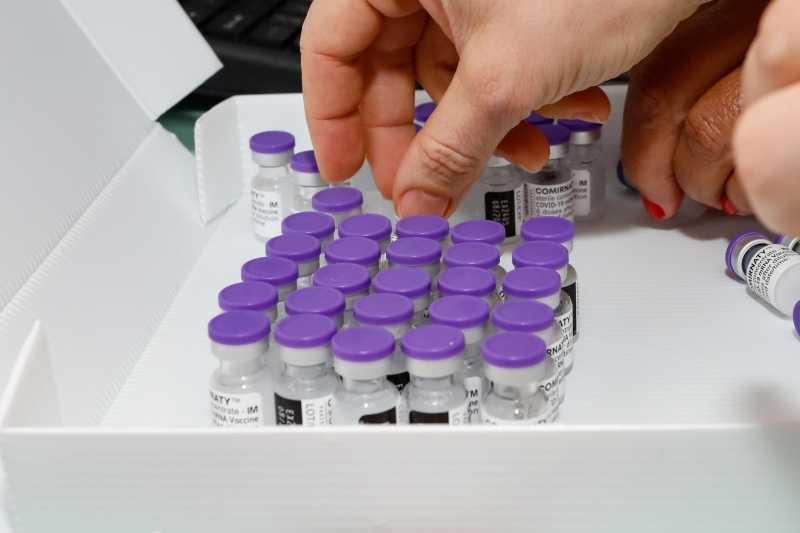 Universidade irá guardar 16.380 doses do imunizante em seus ultrafreezers 