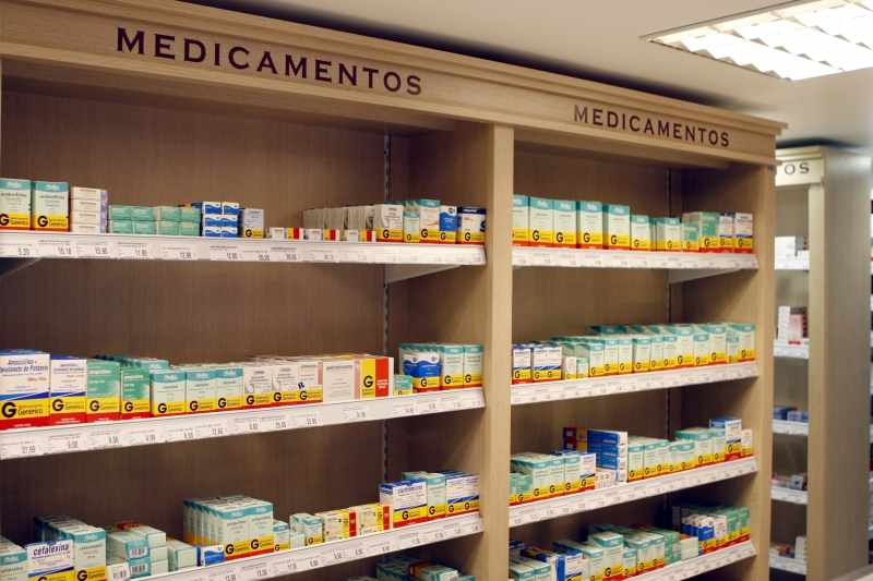 O projeto de lei busca autorizar aos supermercados a venda de medicamentos isentos de prescrição médica