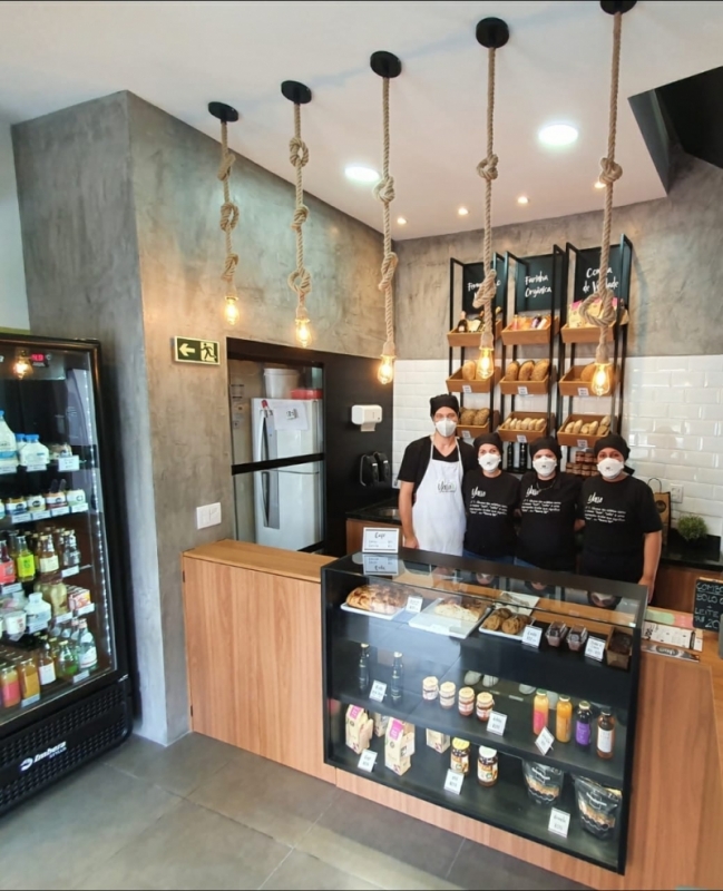 Da esquerda para direita, Diego, Luciana, Laura e Nat&aacute;lia, os criadores da Yalla Foto: YALLA/DIVULGA&Ccedil;&Atilde;O/JC