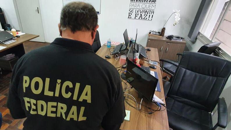 Buscas da PF foram feitas na sede da financeira em Porto Alegre e em duas residências