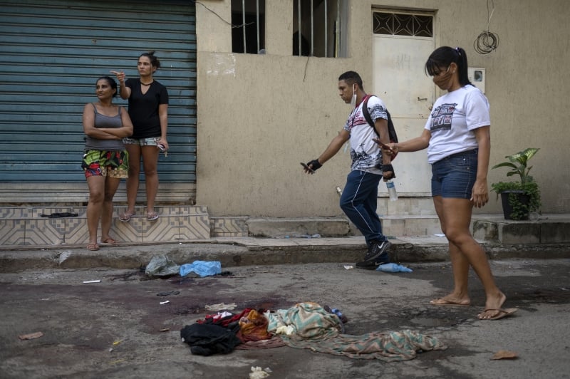 Um dia após a operação policial mais letal do Rio de Janeiro, ainda havia corpos que não haviam sido levados ao IML 