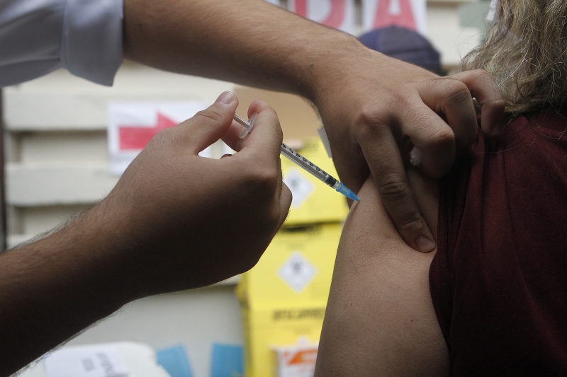 Dose para fechar ciclo de imunização estará disponível em lugares restritos no sábado e domingo