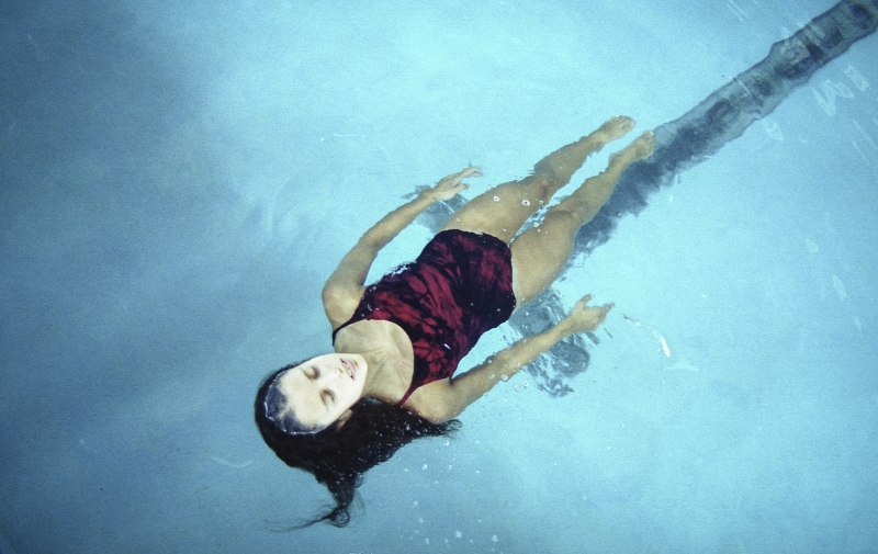 Longa gaúcho conta a história da adolescente Amanda, uma tímida e ingênua nadadora