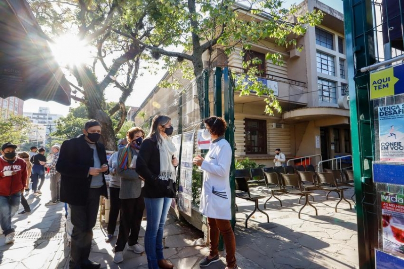 Serão 48 unidades de saúde, três drive-thrus e 20 farmácias para a aplicação da segunda dose