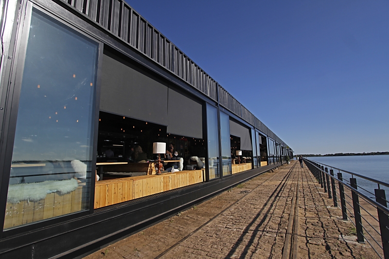 {'nm_midia_inter_thumb1':'https://www.jornaldocomercio.com/_midias/jpg/2021/05/18/206x137/1_ma_180521___embarcadero__16_-9318434.jpg', 'id_midia_tipo':'2', 'id_tetag_galer':'', 'id_midia':'60a40edee0f24', 'cd_midia':9318434, 'ds_midia_link': 'https://www.jornaldocomercio.com/_midias/jpg/2021/05/18/ma_180521___embarcadero__16_-9318434.jpg', 'ds_midia': 'Primeiro dia de abertura do Cais Embarcadero', 'ds_midia_credi': 'MARIANA ALVES/JC', 'ds_midia_titlo': 'Primeiro dia de abertura do Cais Embarcadero', 'cd_tetag': '1', 'cd_midia_w': '800', 'cd_midia_h': '533', 'align': 'Left'}