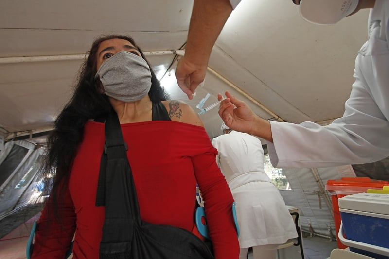 Pessoas a partir de 18 anos e com comorbidades ou condi&ccedil;&otilde;es de sa&uacute;de presentes na nova lista da prefeitura podem se vacinar