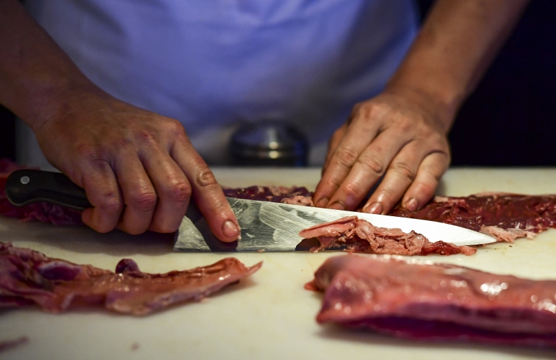 Na lista, estão produtos como farinha de trigo, carne bovina desossada e pedaços de galinha