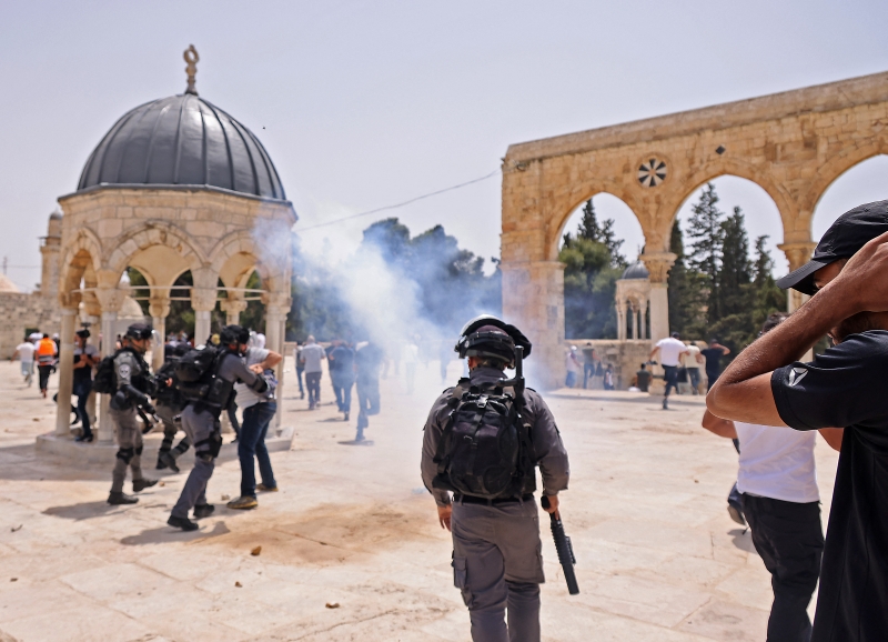 Protestos começaram depois das preces de sexta-feira na Mesquita de Al-Aqsa