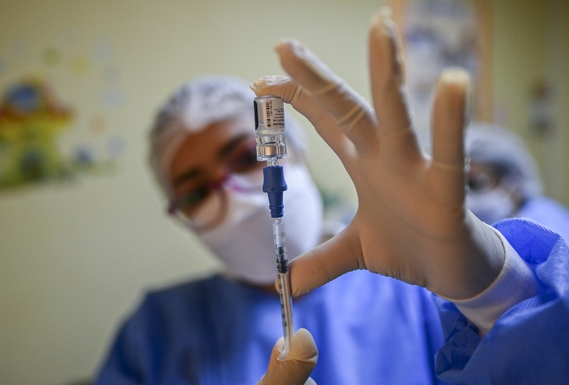 Antes, a vacina Comirnaty estava autorizada para pessoas com 16 anos de idade ou mais