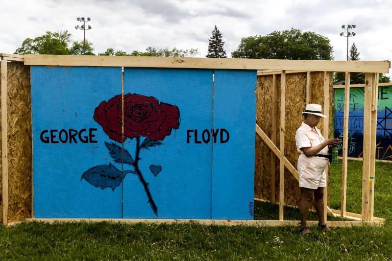 Moradores de Minneapolis mantêm memorial em homenagem a Floyd