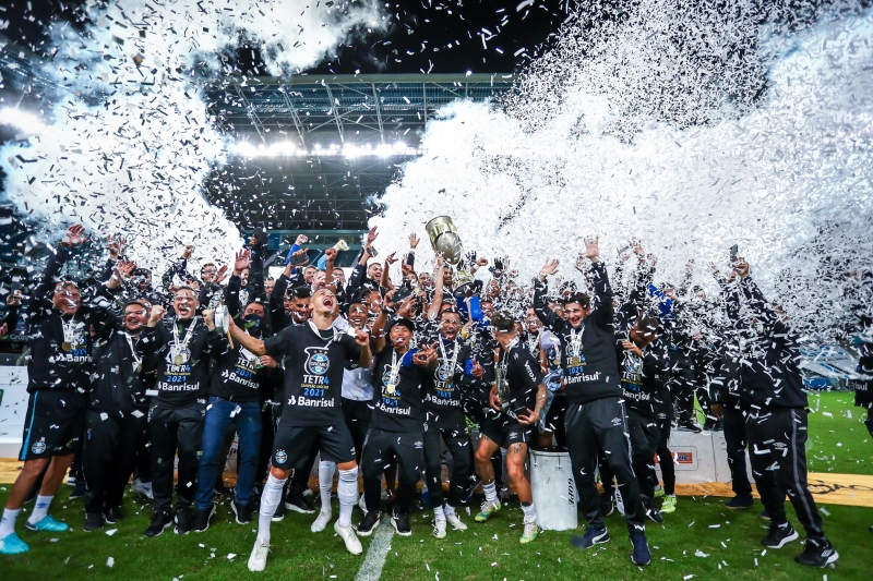 Grêmio repetiu o feito de 1988 e conquistou neste domingo (23), na Arena, o tetracampeonato gaúcho