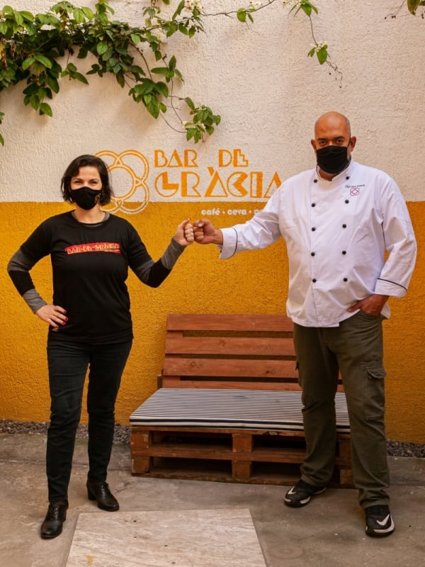 Grazi Becker e Chico D'Avila são os empreendedores por trás do Bar da Gràcia Foto: Bar da Gràcia/Divulgação/JC