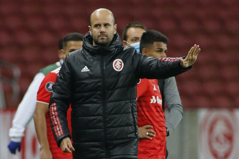 Em meio a críticas, Ramírez busca melhor formação para começar o Brasileirão