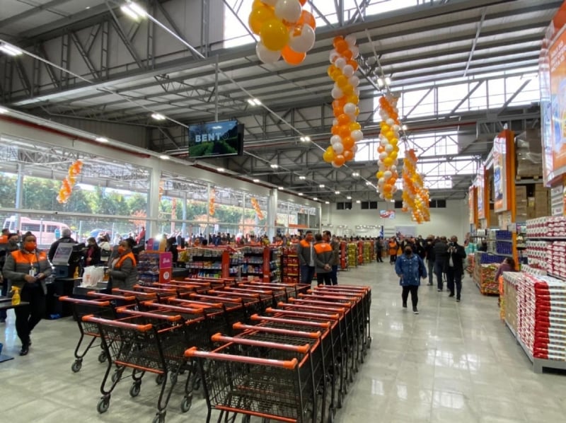 Mercado foi instalado onde era uma antiga fábrica de móveis na cidade