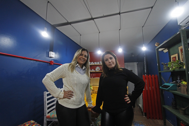 Jéssica Alberton e Patrícia Nobre, sócias do Oxente Mainha. Foto: MARIANA ALVES/JC