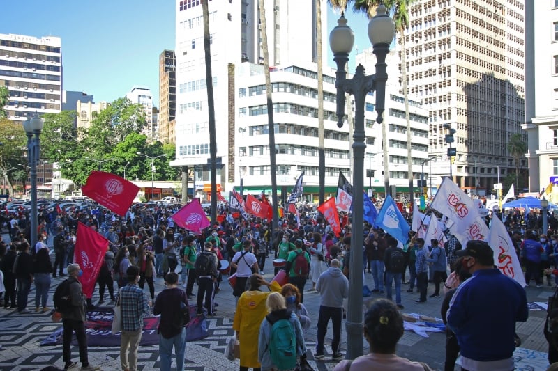 Protesto ocorreram no País todo; em Porto Alegre, concentração foi em frente ao Paço Municipal