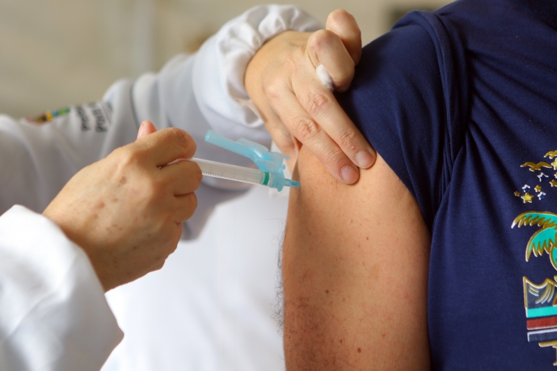 Escalonamento para pessoas sem comorbidades deve ser divulgado oficialmente nesta quarta