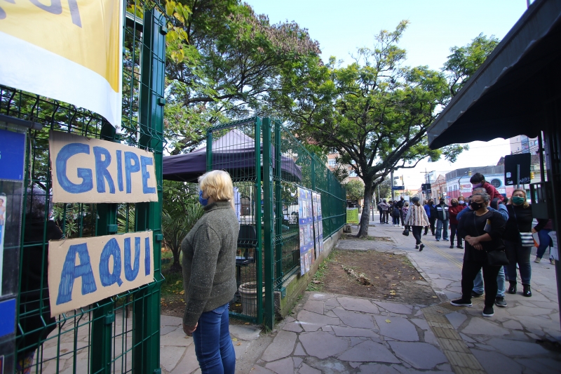 Intervalo entre vacinas da gripe e da Covid-19 deve ser de, no mínimo, 14 dias entre uma e outra