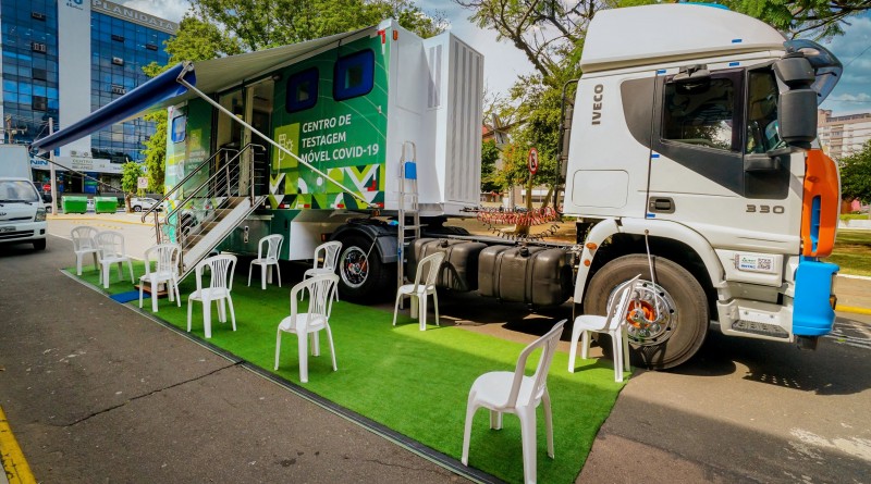 Na praça do avião, em Canoas, unidade móvel irá coletar testes dos caminhoneiros

