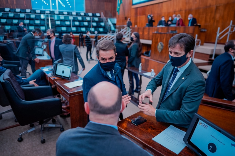 Base governista garantiu com dois votos de folga a aprovação da PEC na Assembleia