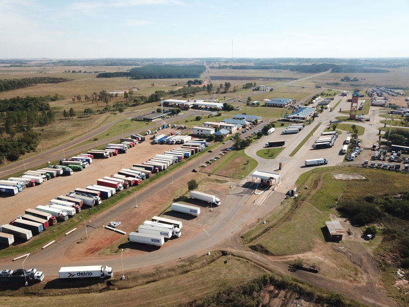 Cerca de 6,5 mil caminhões transitam todos os meses pelo local