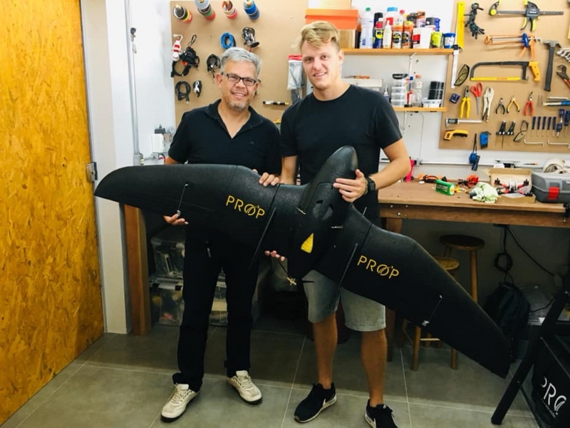Alexandre Costa, líder da Flyware, e Thiago Kern, CEO da Prop Drones