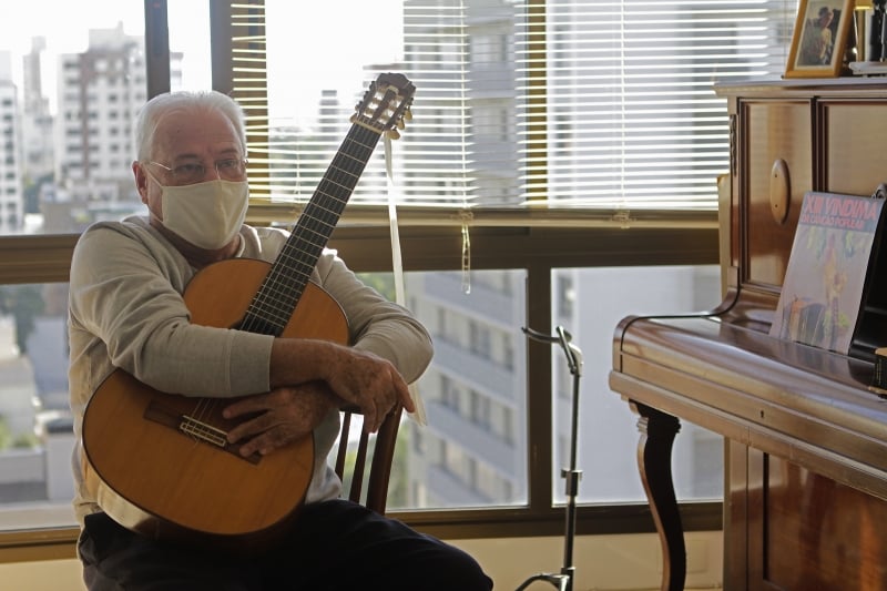 Cantor e compositor porto-alegrense lançou neste ano disco virtual com Daniel Wolff