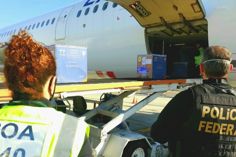 Doses serão distribuídas por aviões da Brigada e da Polícia Civil