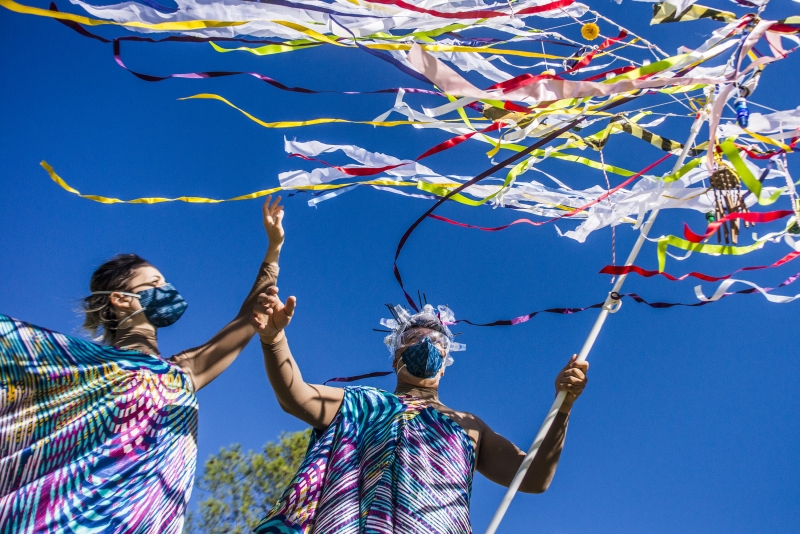 Atores, bailarinos e artistas visuais criaram apresentação que chega ao Litoral neste sábado (5)
