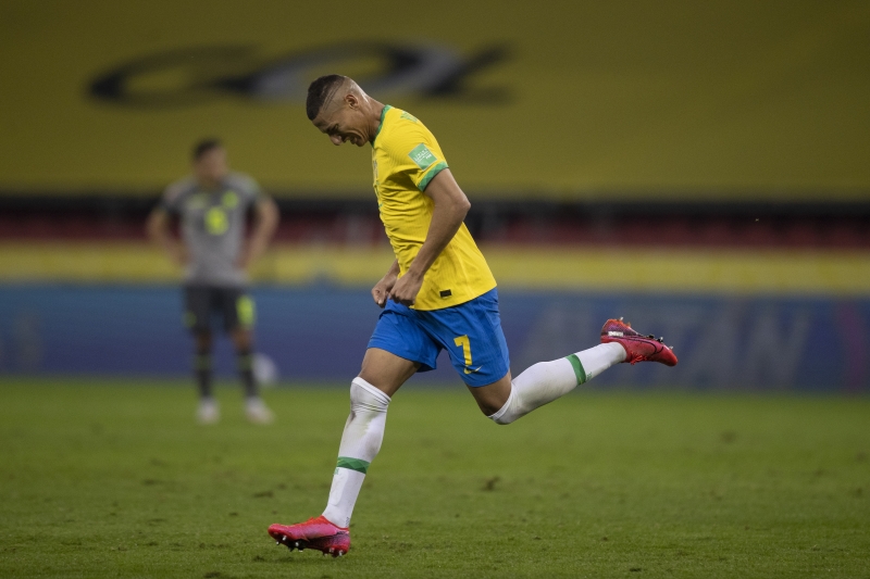 Richarlison foi o autor do primeiro gol da vitória brasileira sobre os equatorianos, no Beira-Rio 