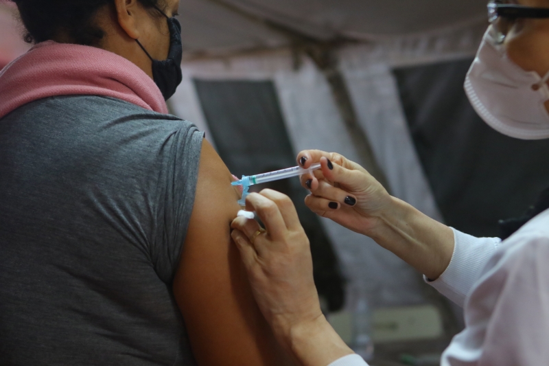 Nesta sexta, a Capital está vacinando pessoas com 51 anos completos, além de grupos prioritários