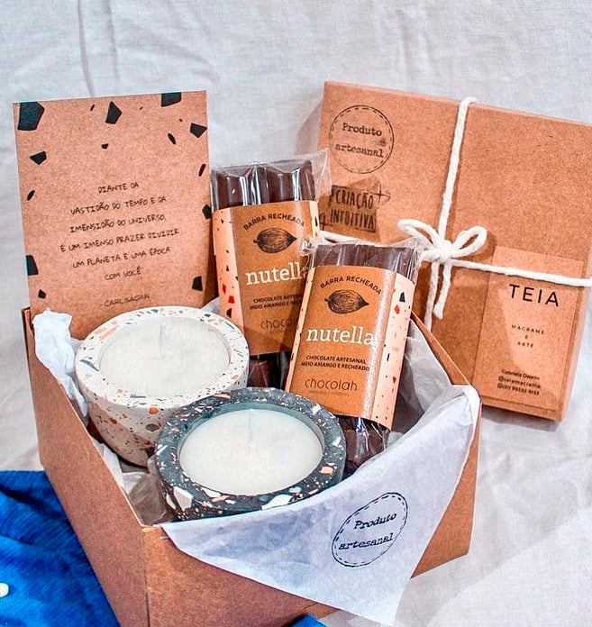 Os kits da Teia Macram&ecirc; e Arte s&atilde;o compostos por velas artesanais  Foto: Instragram/Reprodu&ccedil;&atilde;o/JC