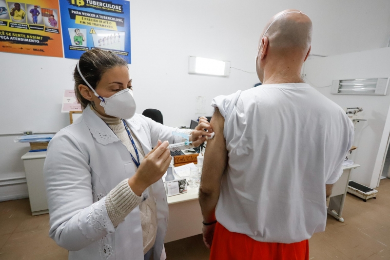 Público estimado em 16,5 mil pessoas deve ser vacinado na faixa dos 36 anos