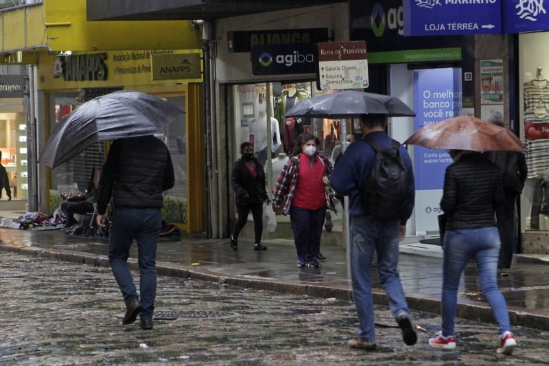 Porto Alegre pode ter chuva a qualquer hora do dia 