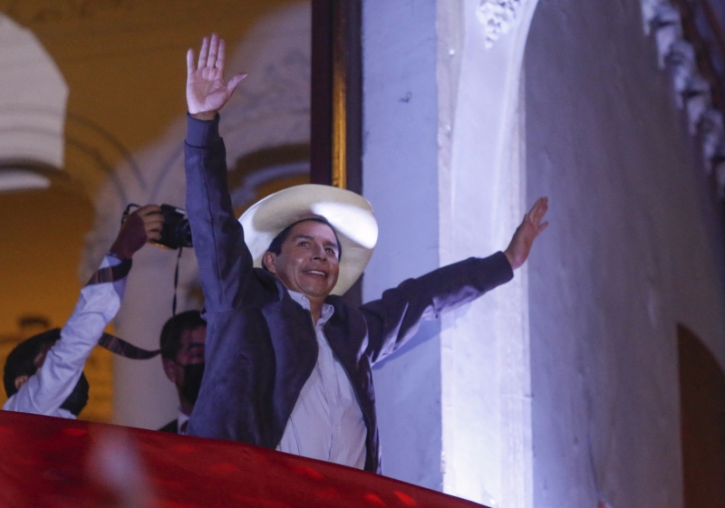 Contagem foi encerrada com 44.058 votos a mais para Castillo