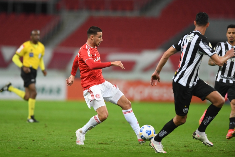 Galhardo perdeu uma chance clara, no início da etapa final, após um presente de Réver
